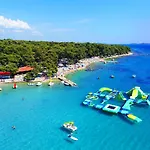 Mobile Homes Jaki - 2 Bathrooms, Large Terrace ビオグラード・ナ・モル
