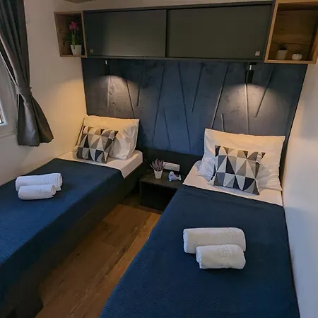 Mobile Homes Jaki - 2 Bathrooms, Large Terrace بيوغْغاد نا موغو