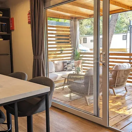 مكان تخييم Mobile Homes Jaki - 2 Bathrooms, Large Terrace