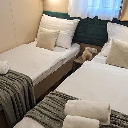 Mobile Homes Jaki - 2 Bathrooms, Large Terrace 4* 比奥格勒·纳·莫鲁