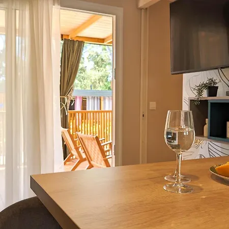 캠프장 Mobile Homes Jaki - 2 Bathrooms, Large Terrace 4*