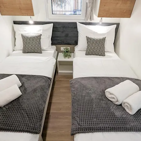مكان تخييم Mobile Homes Jaki - 2 Bathrooms, Large Terrace