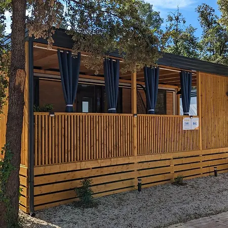 مكان تخييم Mobile Homes Jaki - 2 Bathrooms, Large Terrace 4*