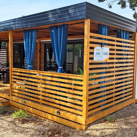 مكان تخييم Mobile Homes Jaki - 2 Bathrooms, Large Terrace بيوغْغاد نا موغو