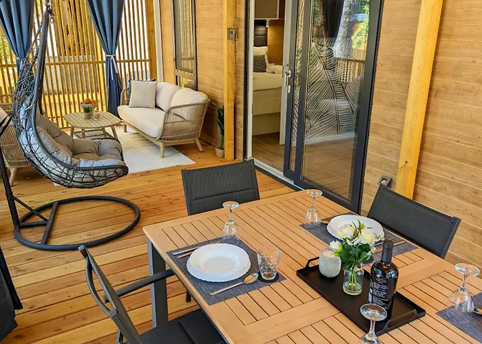 캠프장 Mobile Homes Jaki - 2 Bathrooms, Large Terrace 비오그라드나모루